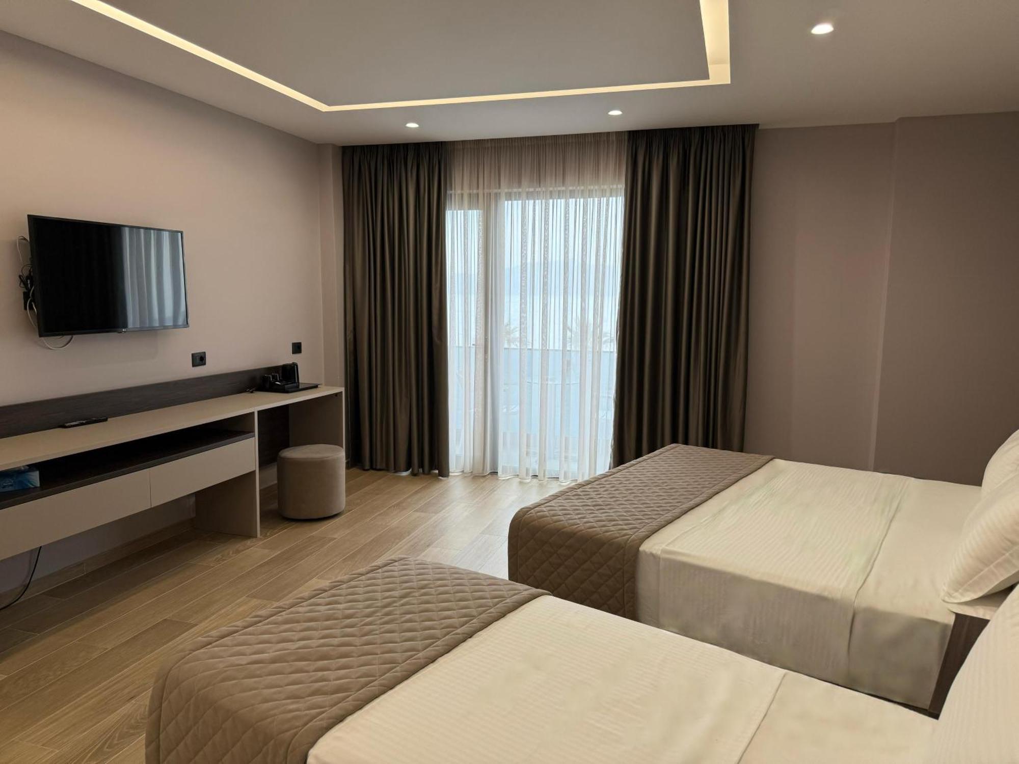 Joelle Premium Hotel Sarandë Exterior foto